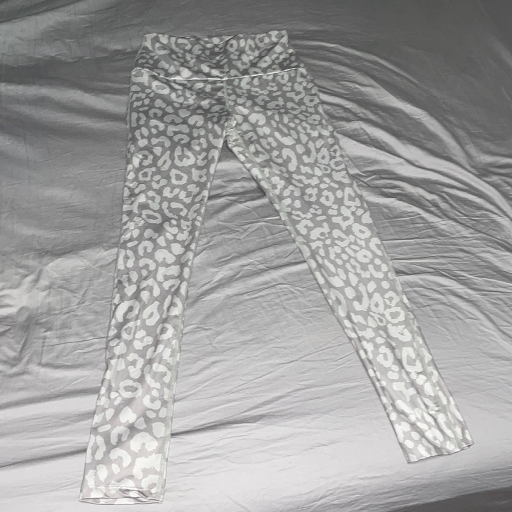 SHEIN cheetah leggings.